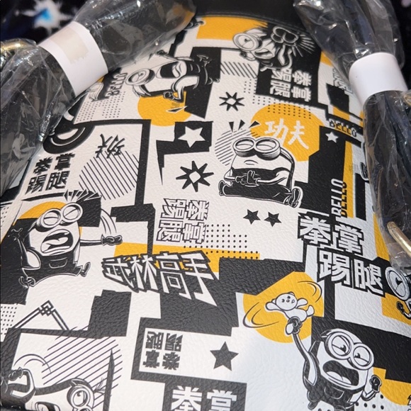 New loungefly Minion backpack - Picture 2 of 4